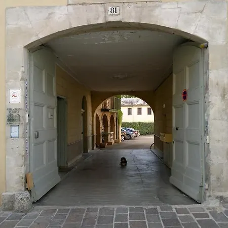Proche Cite Chez Jimmy Bed & Breakfast