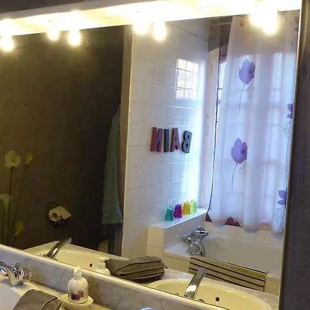 Proche Cite Chez Jimmy Bed & Breakfast *